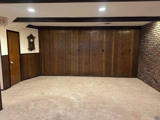 3650 NW Menoken RD, Topeka, KS 66618