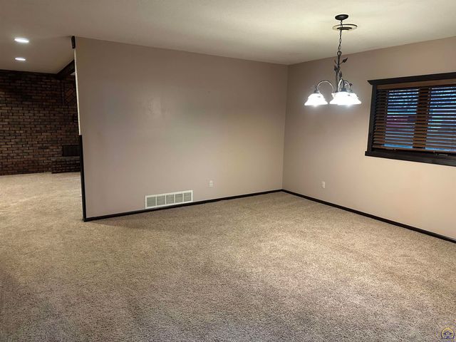 3650 NW Menoken RD, Topeka, KS 66618