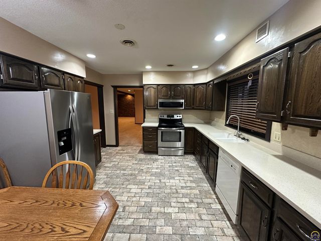 3650 NW Menoken RD, Topeka, KS 66618