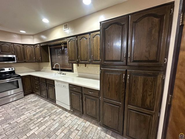 3650 NW Menoken RD, Topeka, KS 66618