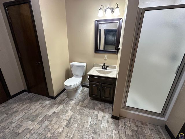 3650 NW Menoken RD, Topeka, KS 66618