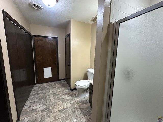 3650 NW Menoken RD, Topeka, KS 66618