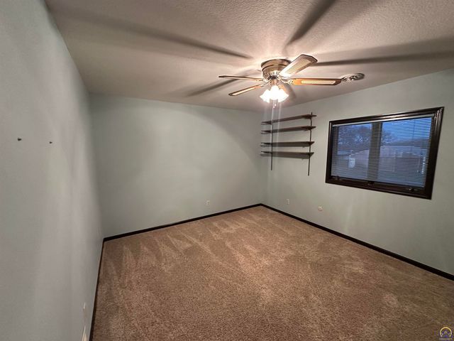 3650 NW Menoken RD, Topeka, KS 66618