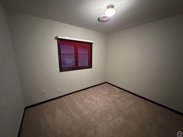 3650 NW Menoken RD, Topeka, KS 66618