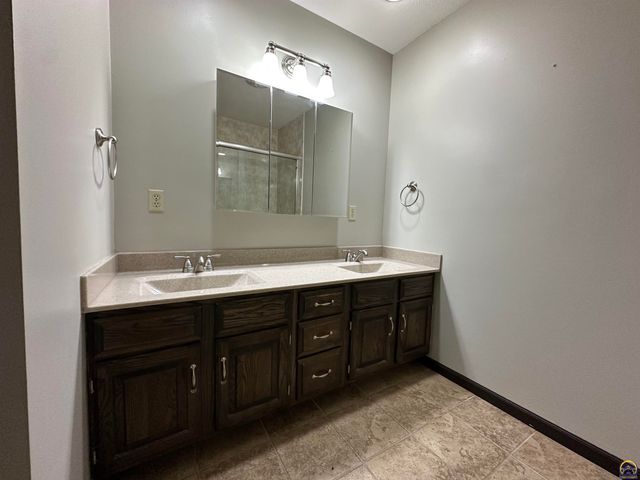 3650 NW Menoken RD, Topeka, KS 66618