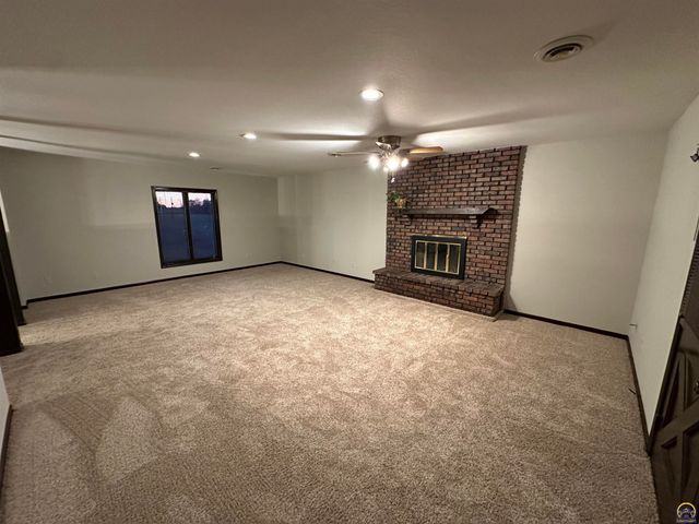 3650 NW Menoken RD, Topeka, KS 66618