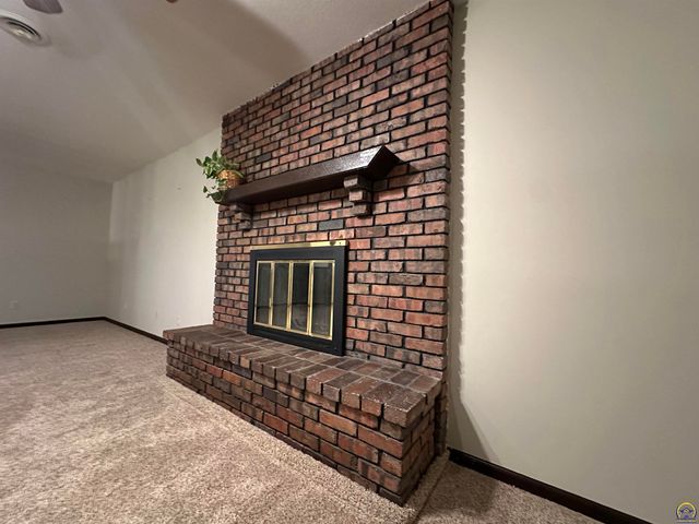 3650 NW Menoken RD, Topeka, KS 66618