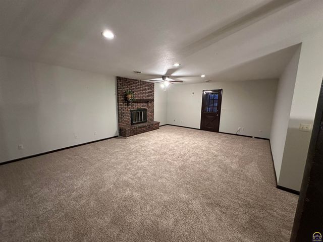 3650 NW Menoken RD, Topeka, KS 66618