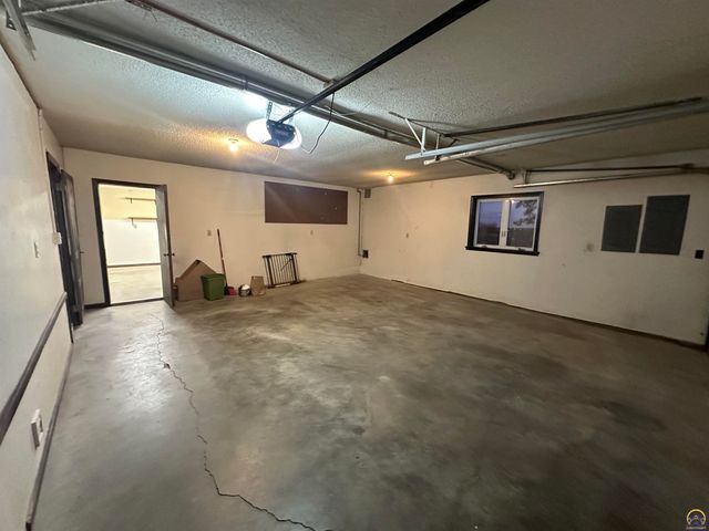 3650 NW Menoken RD, Topeka, KS 66618