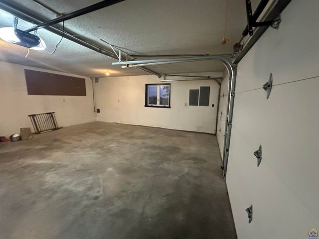 3650 NW Menoken RD, Topeka, KS 66618