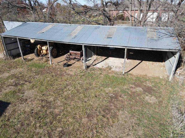 3650 NW Menoken RD, Topeka, KS 66618