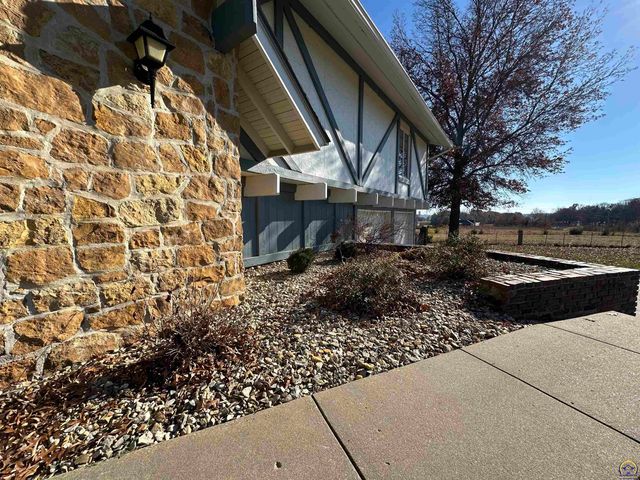 3650 NW Menoken RD, Topeka, KS 66618