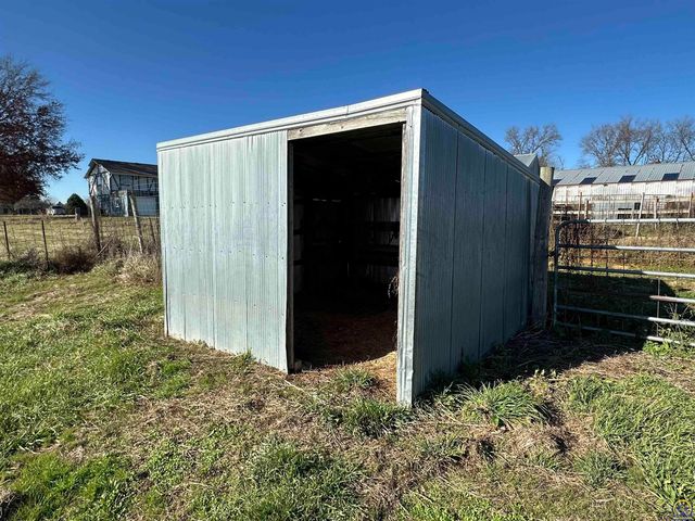 3650 NW Menoken RD, Topeka, KS 66618