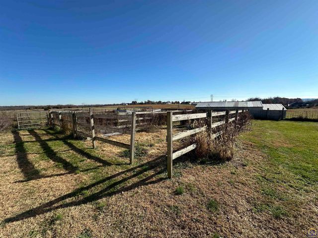 3650 NW Menoken RD, Topeka, KS 66618