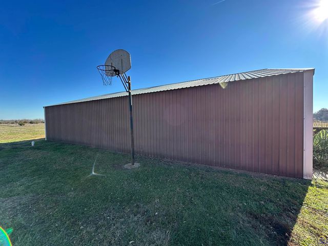 3650 NW Menoken RD, Topeka, KS 66618