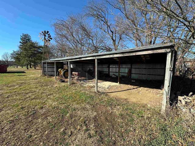 3650 NW Menoken RD, Topeka, KS 66618