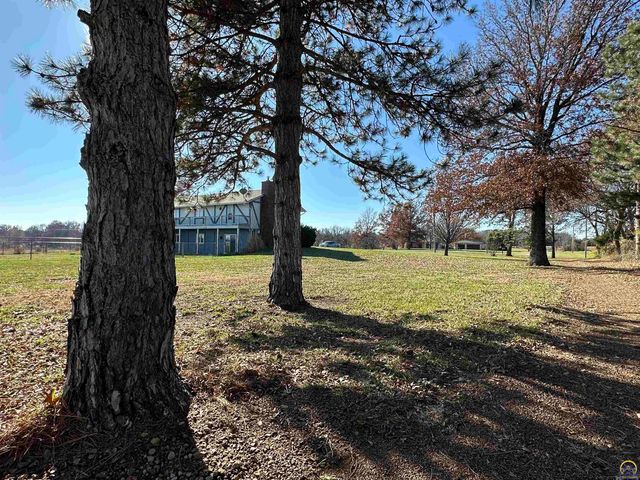 3650 NW Menoken RD, Topeka, KS 66618