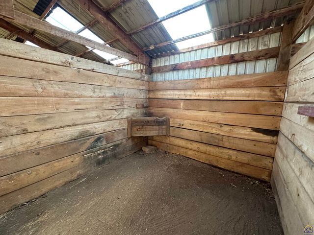 3650 NW Menoken RD, Topeka, KS 66618