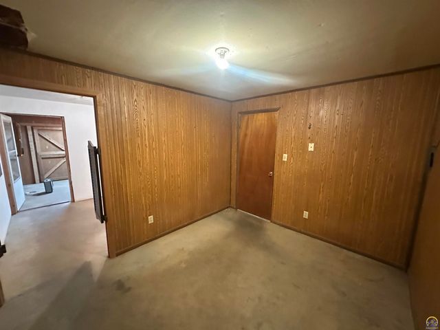 3650 NW Menoken RD, Topeka, KS 66618