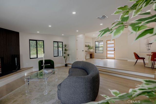 5710 Wilbur, Tarzana, CA 91356