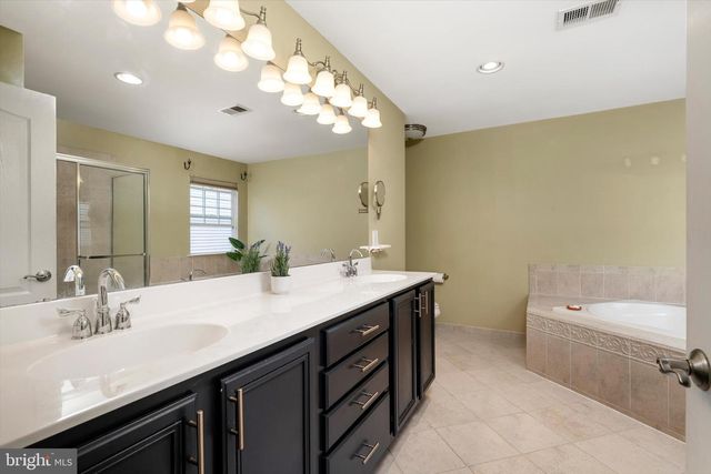 25 TANTUM CT, Bordentown, NJ 08505