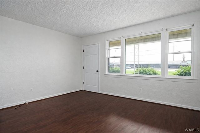 1002 Meadowood, Hueytown, AL 35023