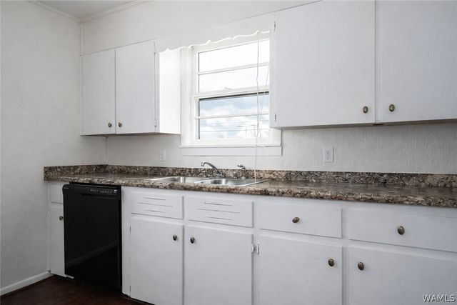 1002 Meadowood, Hueytown, AL 35023