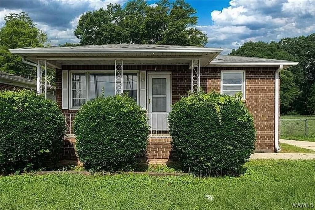 1002 Meadowood, Hueytown, AL 35023