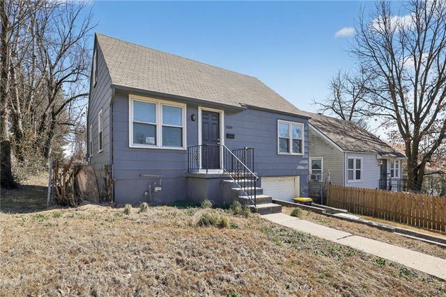 7409 WALROND Avenue, Kansas City, MO 64132