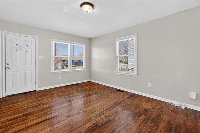 7409 WALROND Avenue, Kansas City, MO 64132