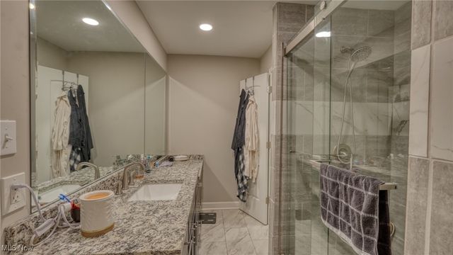 1307 Cobo Lane, Cambridge, OH 43725