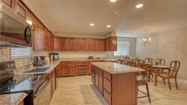 1307 Cobo Lane, Cambridge, OH 43725