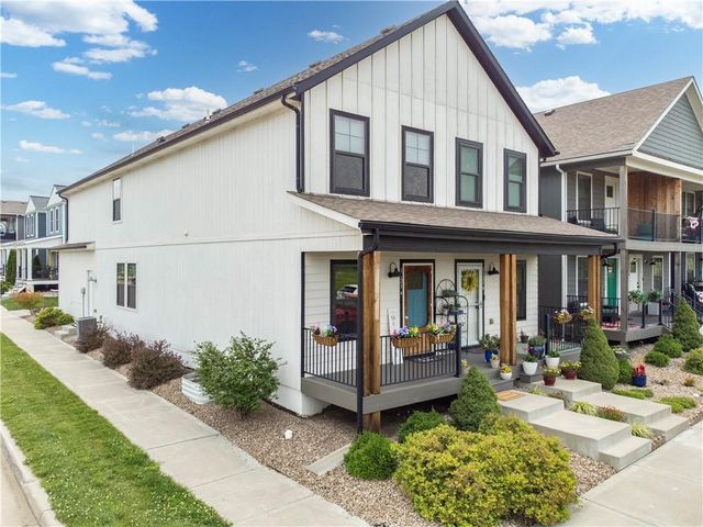 1121 S Minton Road A, Independence, MO 64056