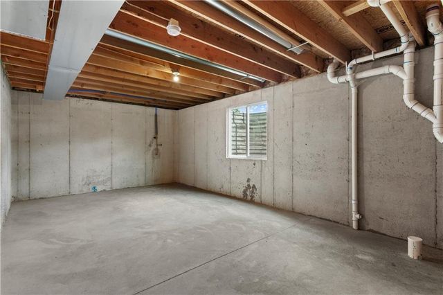 1121 S Minton Road A, Independence, MO 64056