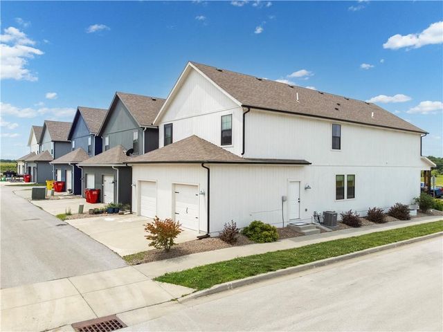 1121 S Minton Road A, Independence, MO 64056