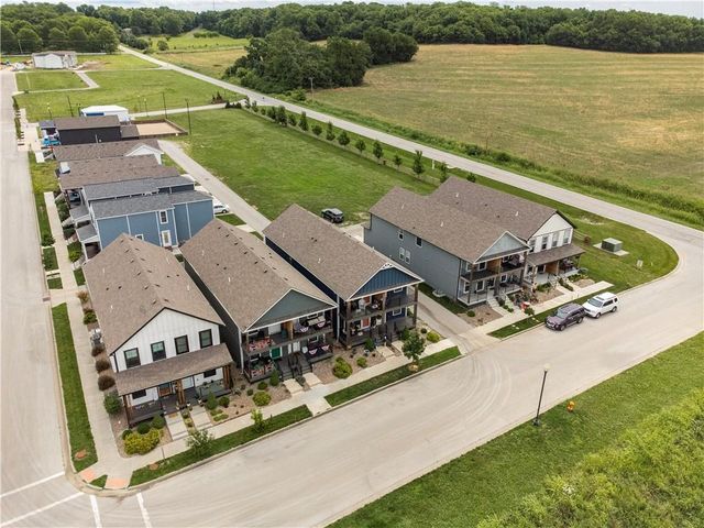 1121 S Minton Road A, Independence, MO 64056
