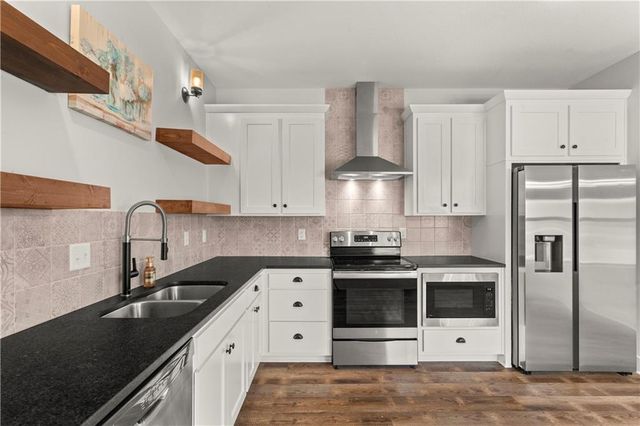 1121 S Minton Road A, Independence, MO 64056