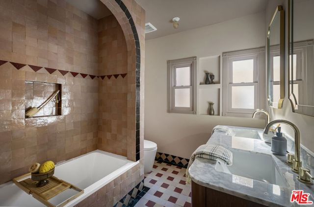 5436 Norwich Avenue, Los Angeles, CA 90032