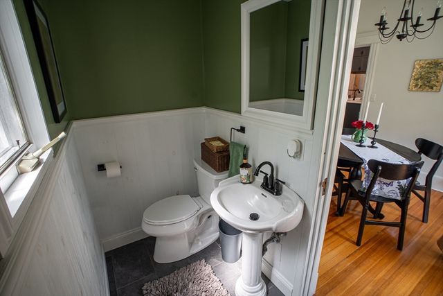 37 Pineywoods Ave, Springfield, MA 01108