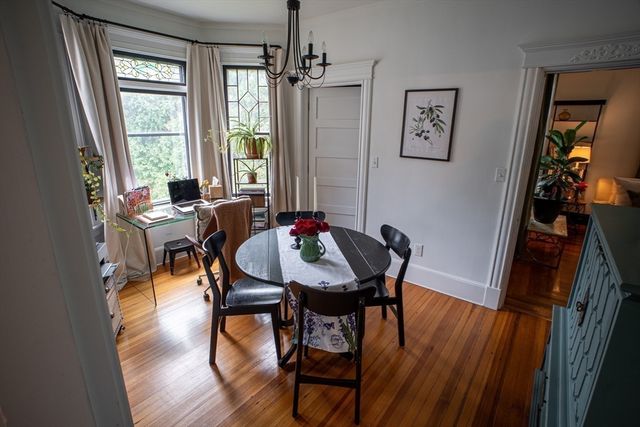 37 Pineywoods Ave, Springfield, MA 01108