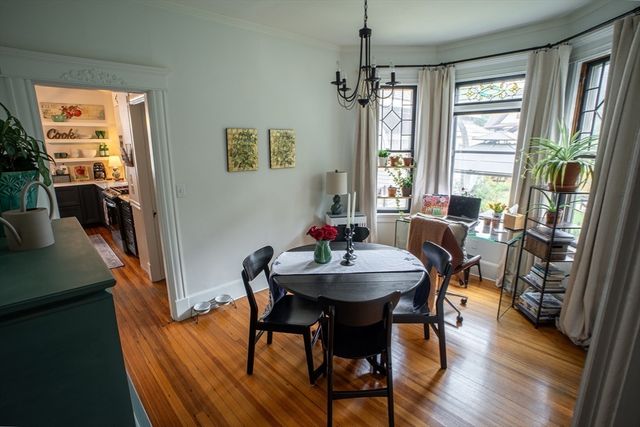 37 Pineywoods Ave, Springfield, MA 01108