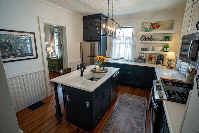 37 Pineywoods Ave, Springfield, MA 01108