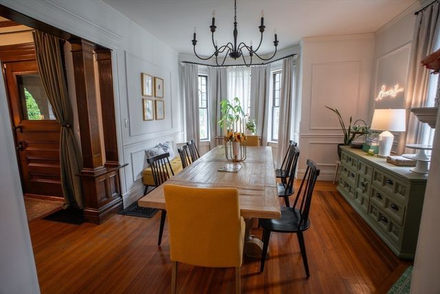 37 Pineywoods Ave, Springfield, MA 01108