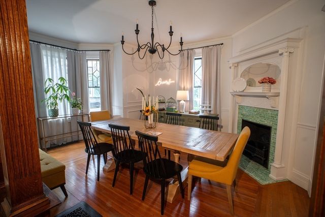 37 Pineywoods Ave, Springfield, MA 01108