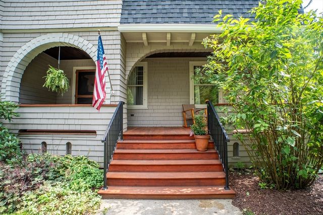 37 Pineywoods Ave, Springfield, MA 01108