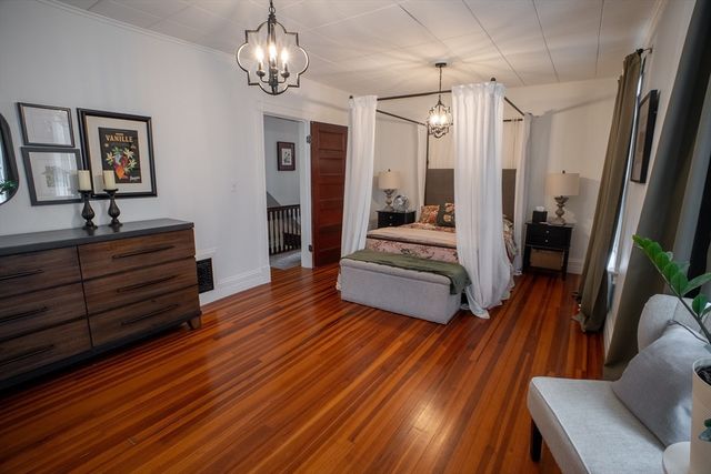 37 Pineywoods Ave, Springfield, MA 01108