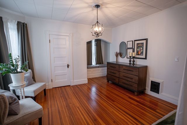 37 Pineywoods Ave, Springfield, MA 01108