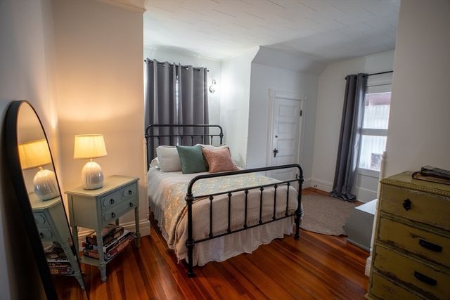 37 Pineywoods Ave, Springfield, MA 01108