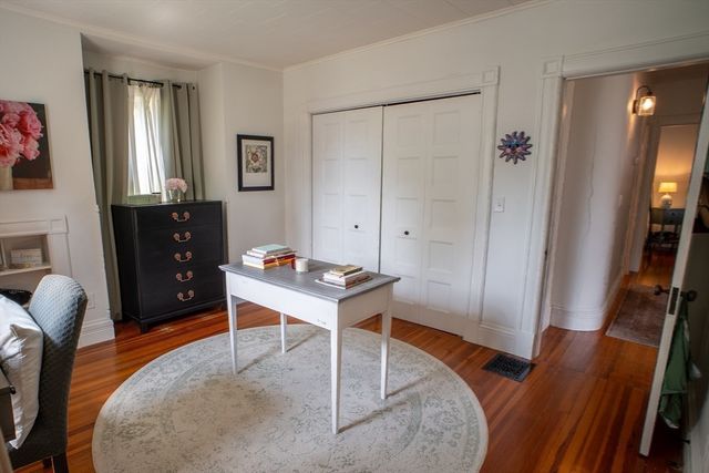 37 Pineywoods Ave, Springfield, MA 01108