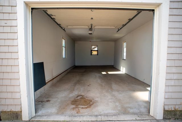 37 Pineywoods Ave, Springfield, MA 01108